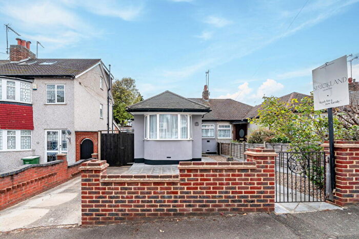 2 Bedroom Semi-Detached Bungalow For Sale In Beechcroft Avenue, Bexleyheath, DA7