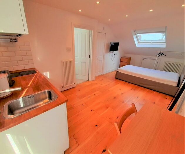 Studio To Rent In Falkland Road, Finsbury Park, N8