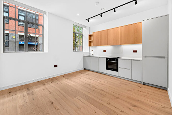 Apartment To Rent In Hollybush Gardens, London, E2
