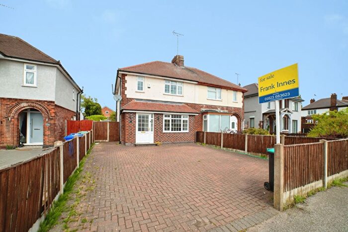 3 Bedroom Semi Detached House For Sale In Sutton Road, Mansfield, Nottinghamshire, NG18