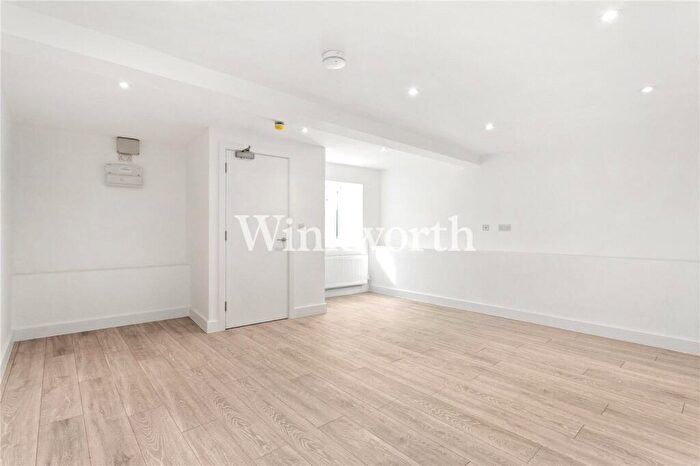 2 Bedroom Apartment To Rent In Wightman Road, London, N4