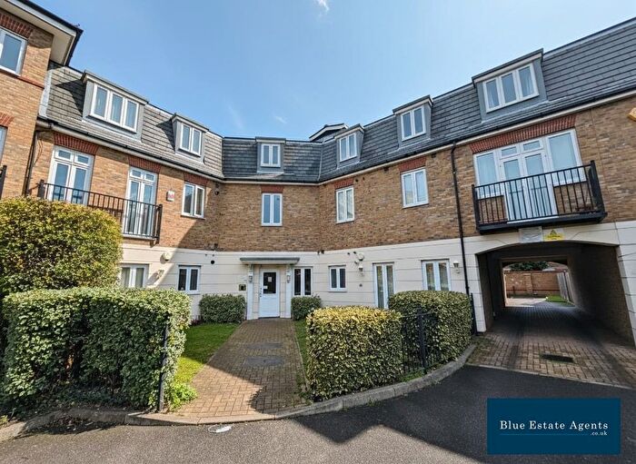2 Bedroom Flat For Sale In Elizabeth Gardens, Isleworth, TW7