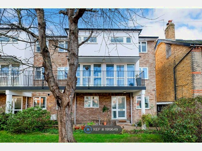 2 Bedroom Flat To Rent In Manorgate Road, Kingston Upon Thames, KT2