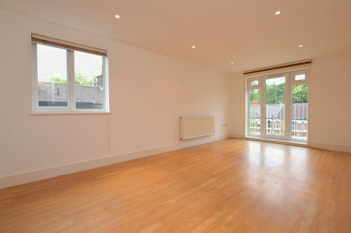 2 Bedroom Flat To Rent In Anerley Park, London, SE20