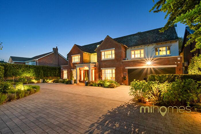 5 Bedroom Detached House For Sale In Walmar Close, Hadley Wood, EN4
