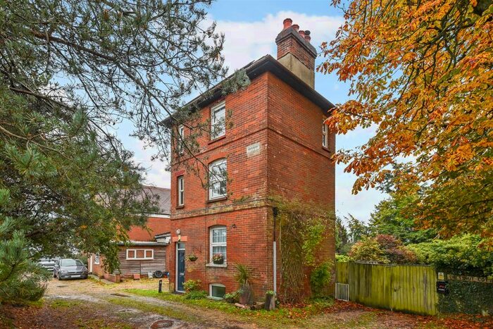 3 Bedroom Detached House For Sale In Ringwood Road, Stoney Cross, Lyndhurst, SO43