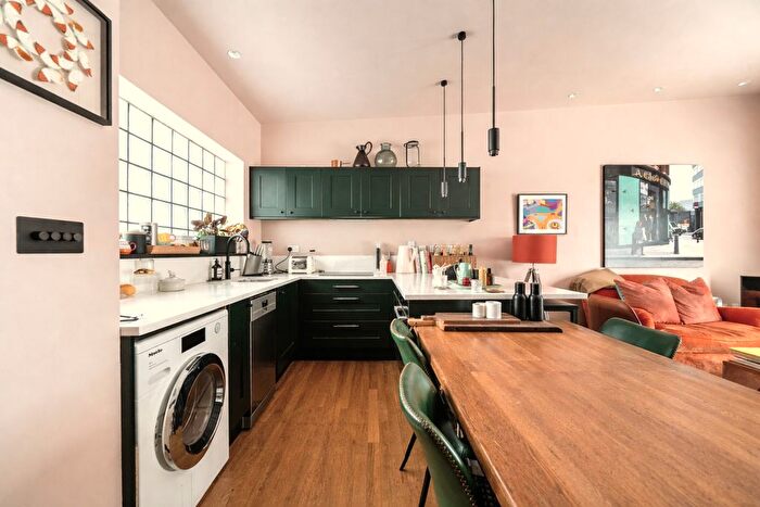 1 Bedroom Flat For Sale In Shakespeare Terrace, Lower Richmond Road, TW9