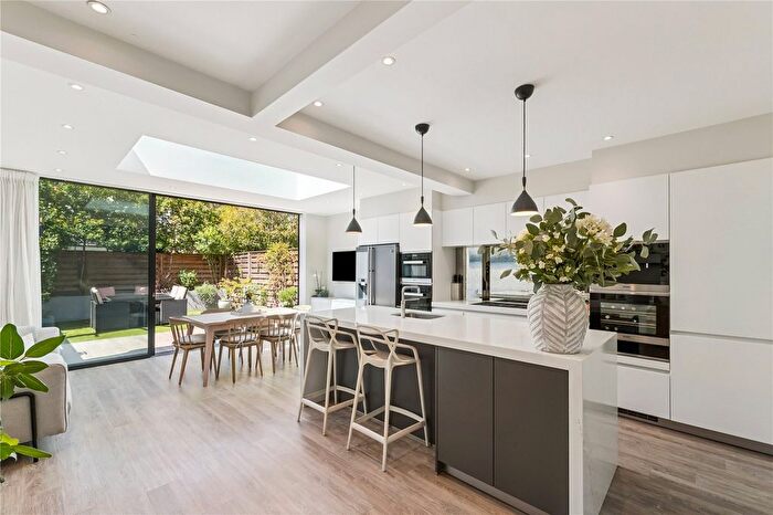 5 Bedroom Detached House For Sale In Freshford Street, SW18