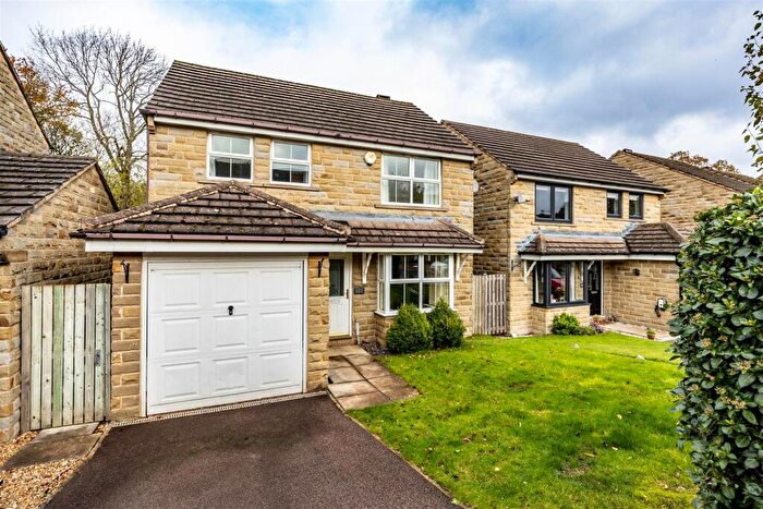 3 Bedroom Detached House For Sale In Hawthorne Way, Shelley, Huddersfield, HD8