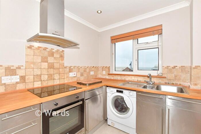 1 Bedroom Apartment For Sale In Tower Parade, Whitstable, Kent, CT5
