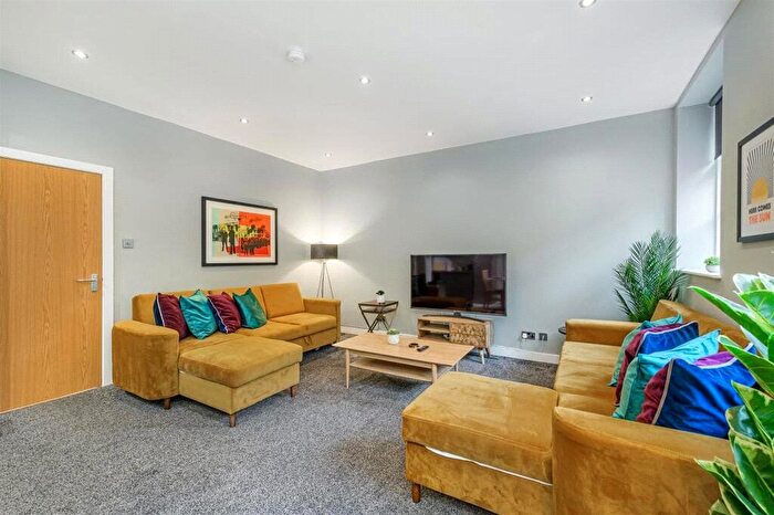 2 Bedroom Flat To Rent In Hallam Street, London, W1W