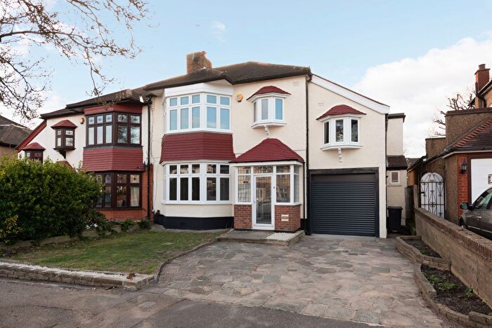 5 Bedroom Detached House To Rent In Byron Avenue, London, E18
