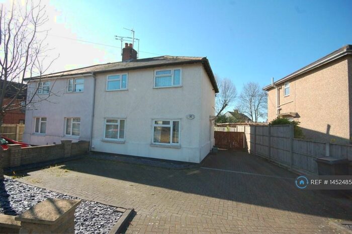 3 Bedroom Semi-Detached House To Rent In Kings Road, Chelmsford, CM1