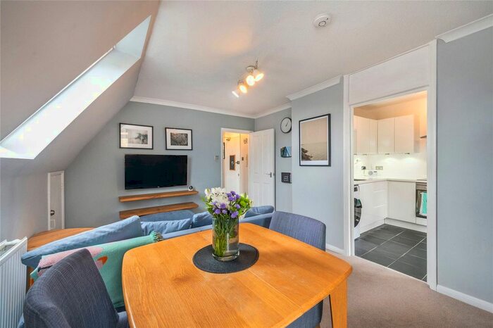 1 Bedroom Flat To Rent In Oakhill Road, East Putney, SW15
