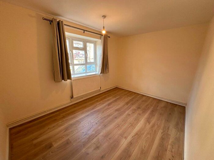 3 Bedroom Flat To Rent In Bedroom Flat – Mayfield Crescent, Edmonton, N9