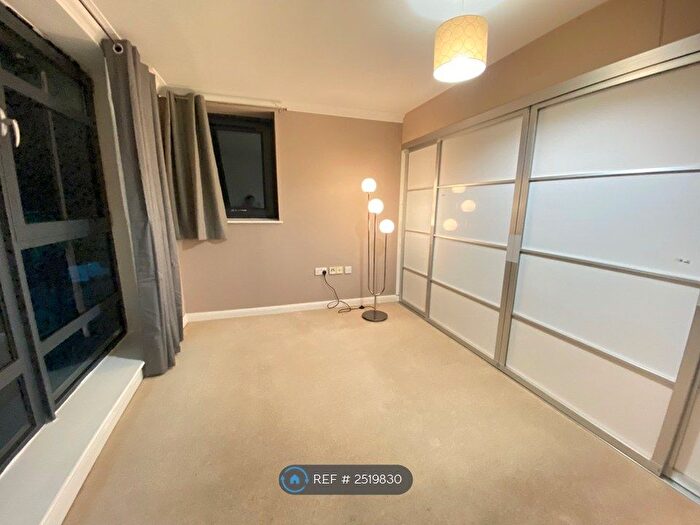 3 Bedroom Flat To Rent In Kennet Street, Reading, RG1