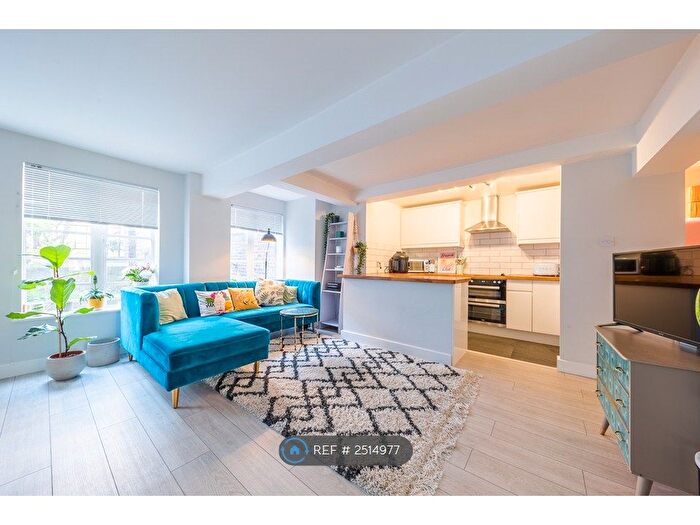 2 Bedroom Flat To Rent In Du Cane Court, London, SW17