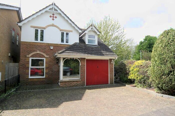 3 Bedroom Detached House To Rent In Patching Way, Yeading, Hayes, UB4