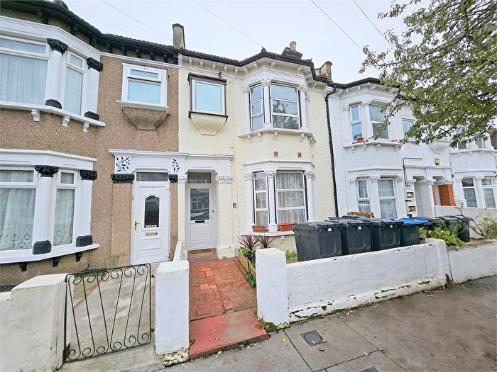 6 Bedroom Terraced House To Rent In Stuart Road, Thornton Heath, Croydon, CR7