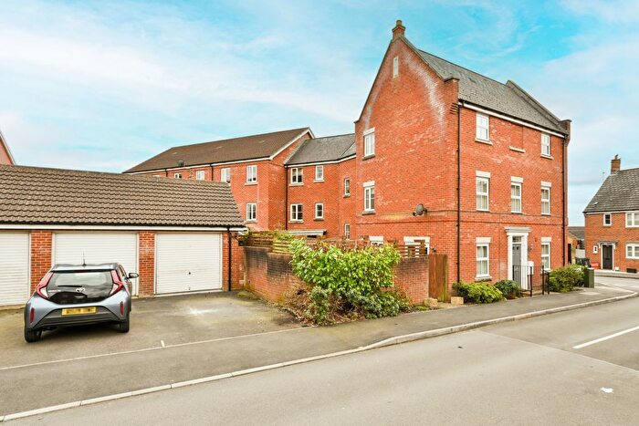 5 Bedroom End Terrace House For Sale In Holst Road, Swindon, SN25