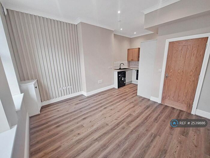 2 Bedroom Flat To Rent In Alexandra Road, Prenton, CH43