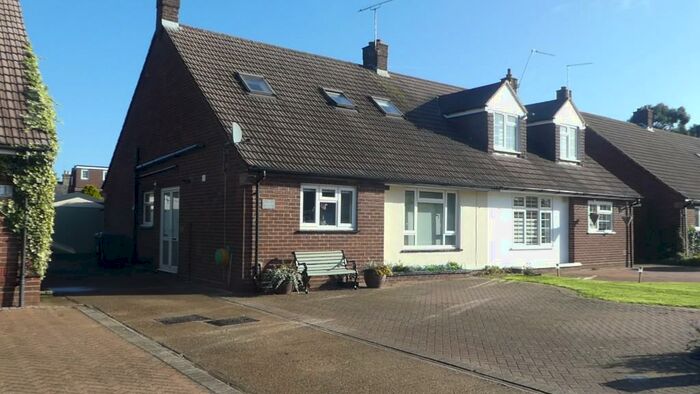 4 Bedroom Semi-Detached Bungalow To Rent In Heronfield, Potters Bar, Hertfordshire, EN6