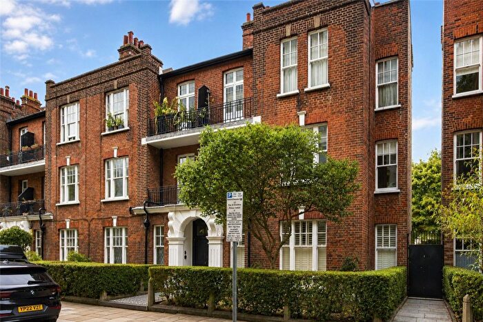 2 Bedroom Flat For Sale In Bishops Park Road, London, SW6