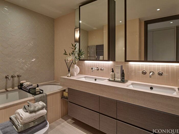 3 Bedroom Flat For Sale In Lots Road, London, SW10