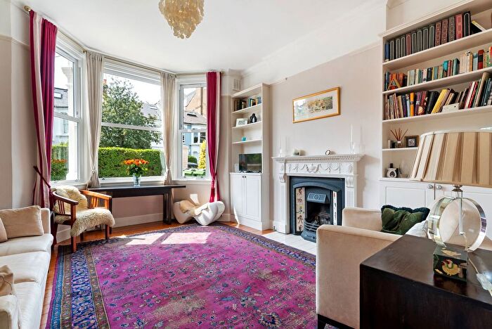 1 Bedroom Flat For Sale In Warbeck Road, London, W12
