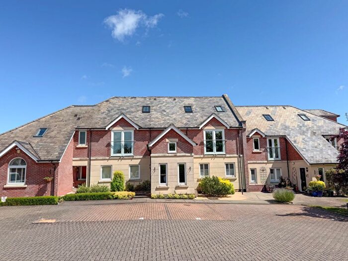 2 Bedroom Flat For Sale In Love Lane, Shaw, Newbury, RG14