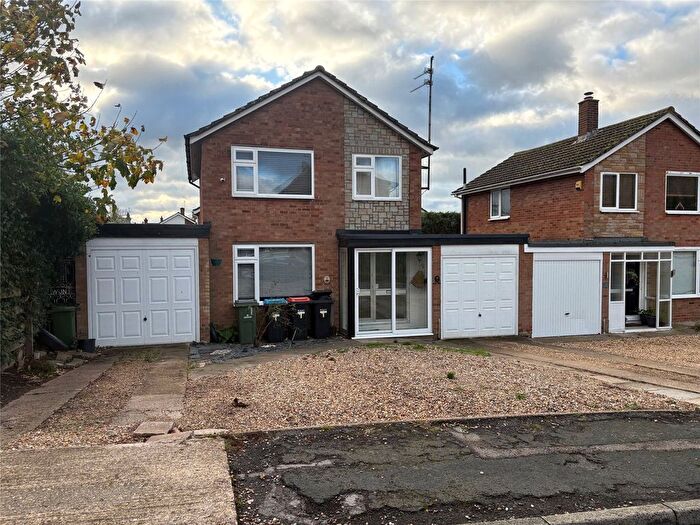 3 Bedroom Link Detached House For Sale In The Limes, Stony Stratford, Milton Keynes, Buckinghamshire, MK11