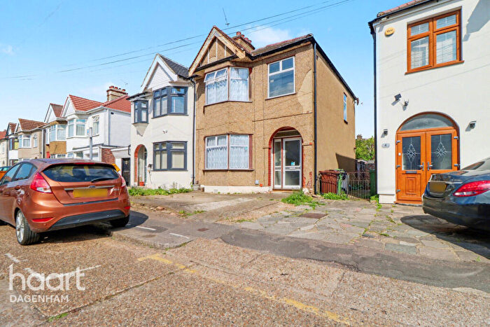 3 Bedroom Semi-Detached House For Sale In Suffolk Road, Dagenham, RM10