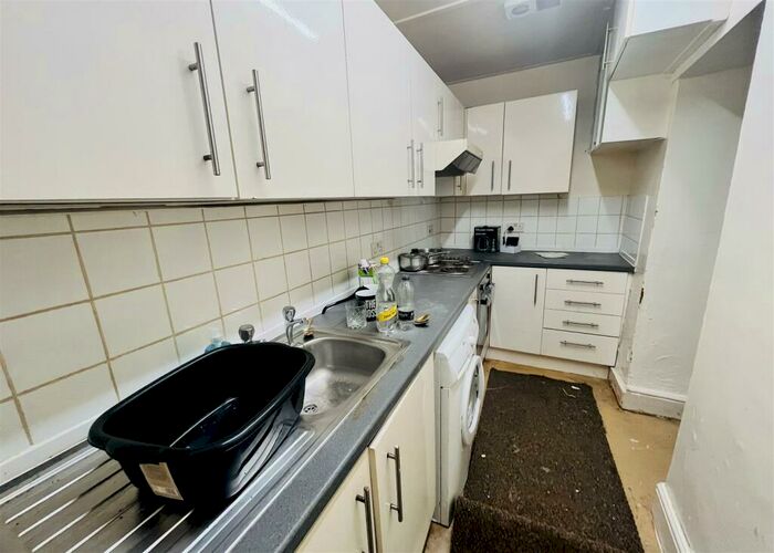2 Bedroom Terraced House For Sale In Whitegate Road, Newsome, Huddersfield, HD4