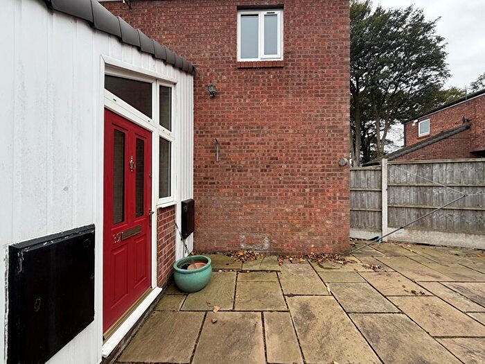 2 Bedroom Flat For Sale In Cavell Close, Liverpool, Merseyside., L25