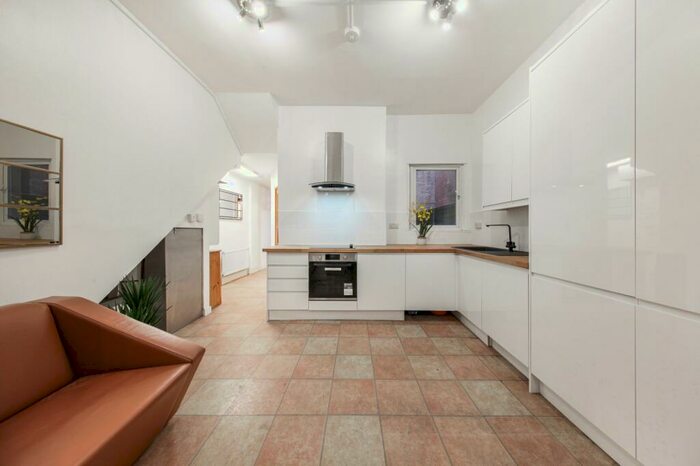 1 Bedroom Apartment To Rent In Chapter Road, London, NW2