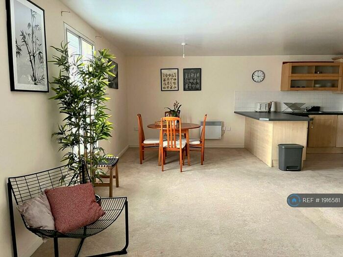 2 Bedroom Flat To Rent In Chantry Close, London, SE2