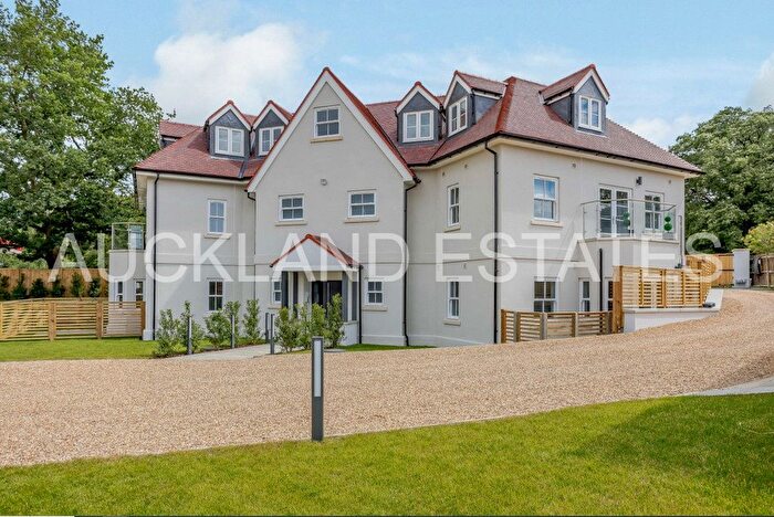 2 Bedroom Flat For Sale In Swan Lodge, Bell Lane, Brookmans Park, AL9