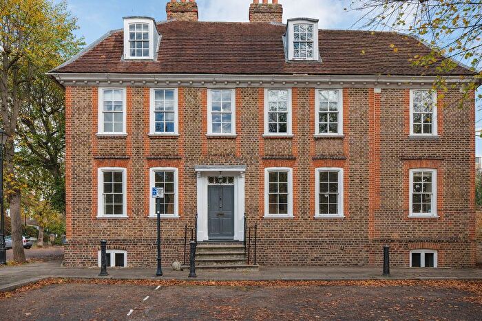 4 Bedroom End Terrace House For Sale In The Butts, Brentford, TW8