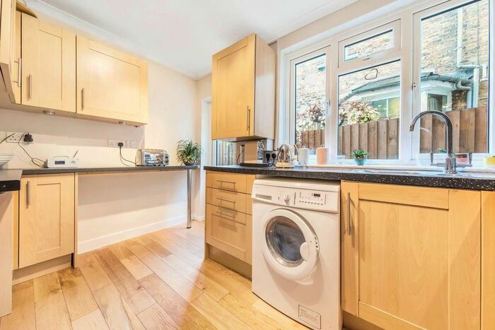 2 Bedroom Flat To Rent In Abbeville Road, Abbeville Village, London, SW4