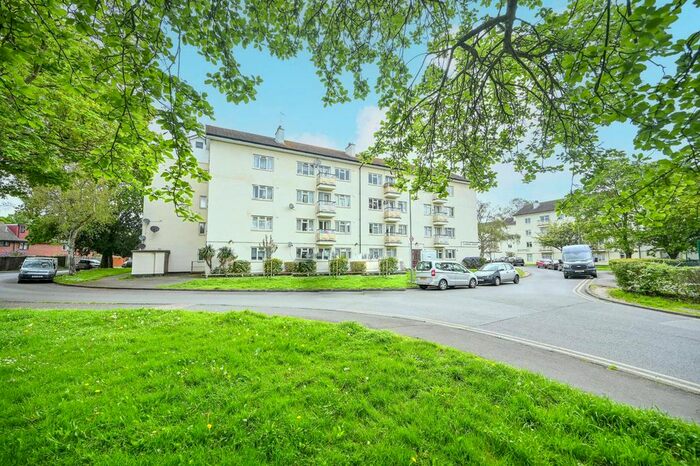 3 Bedroom Flat To Rent In Clandon House, Kingston Hill, Kingston Upon Thames, KT2