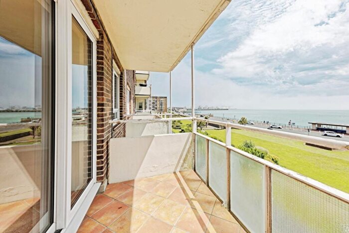 2 Bedroom Flat For Sale In The Gateway, Dover, Kent, CT16