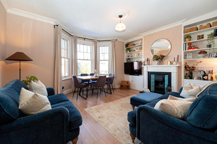 2 Bedroom Flat For Sale In London, N20