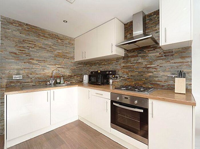 3 Bedroom Flat To Rent In Cross Chapel Street, Leeds, LS6