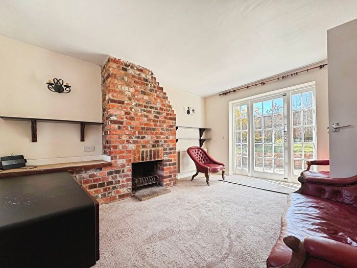 2 Bedroom Cottage For Sale In Herd Street, Marlborough, SN8