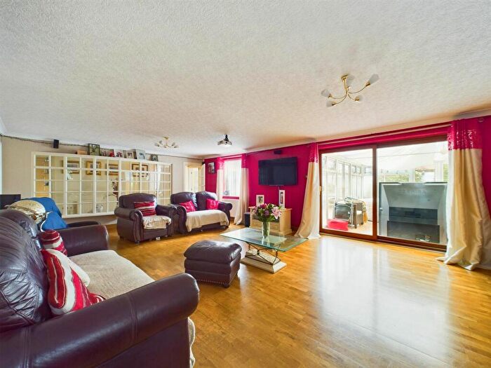 7 Bedroom Detached House For Sale In Jessops Lane, Gedling, Nottingham, NG4