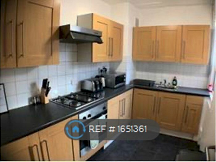 3 Bedroom Flat To Rent In Hanover Road, London, N15