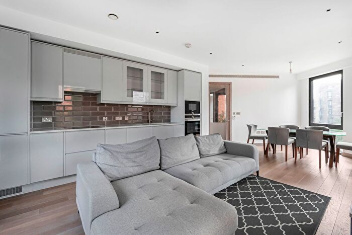 2 Bedroom Flat To Rent In Drapers Yard, London, SW18