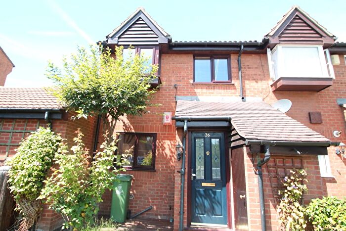 3 Bedroom End Terrace House To Rent In Fleming Way, London, SE28