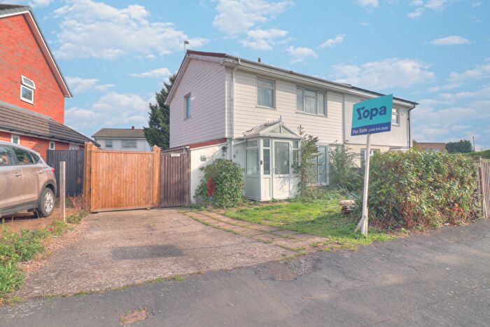 3 Bedroom Semi-Detached House For Sale In Elm Avenue, Loughborough, LE12