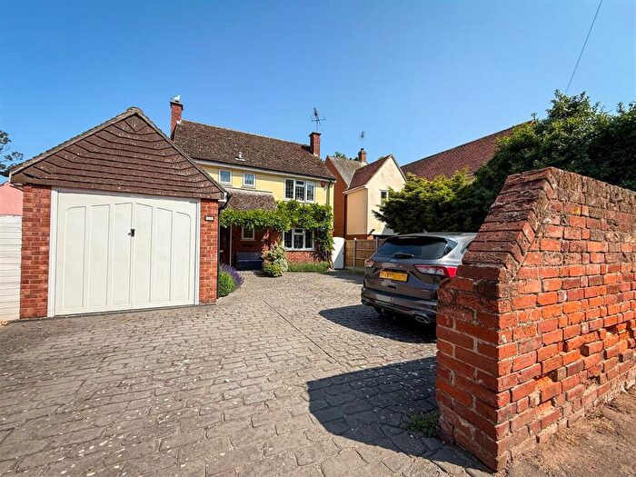 3 Bedroom Detached House For Sale In Colchester Road, St. Osyth, Essex, CO16